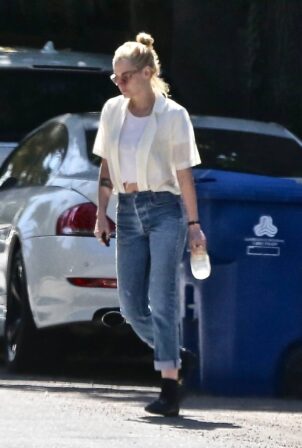 Kristen Stewart - Spotted while leaving a friend's house in Los Feliz