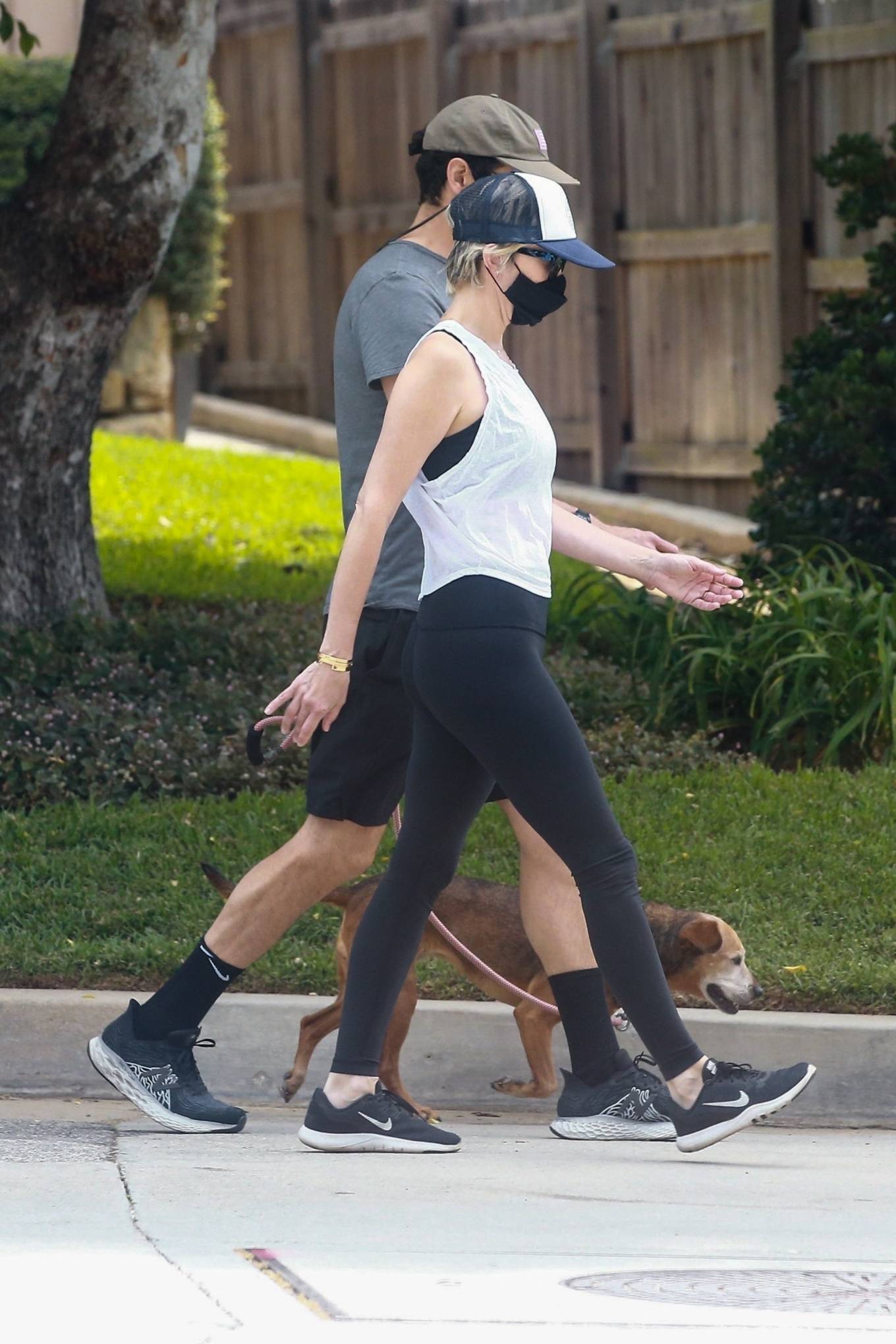 Kristen Wiig - Goes for a walk in Los Angeles-04 | GotCeleb