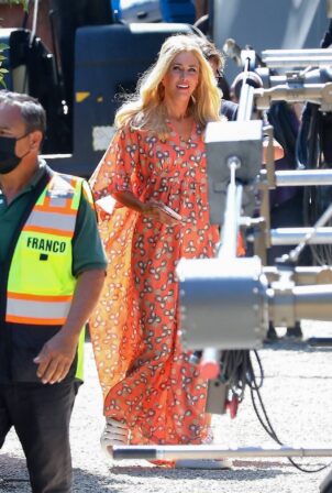 Kristen Wiig - On the set of ‘Mr. and Mrs. American Pie' in Los Angeles