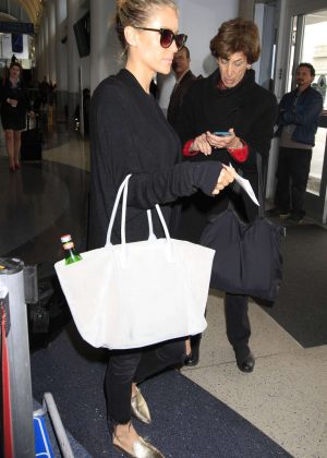 Kristin Cavallari catches a flight out of Los Angeles
