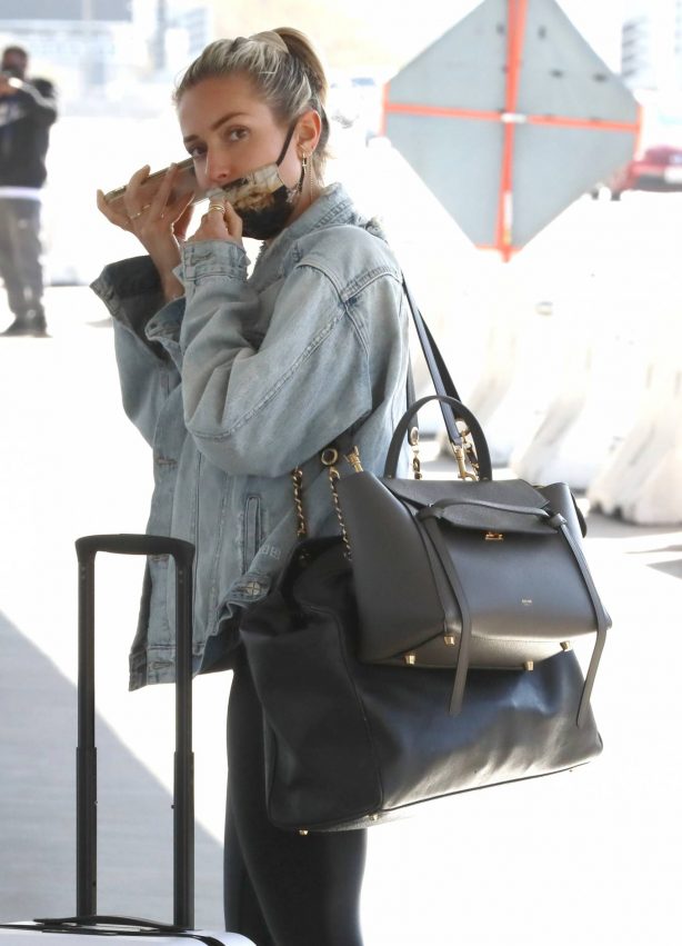 Kristin Cavallari - On phone call as she jets out of Los Angeles