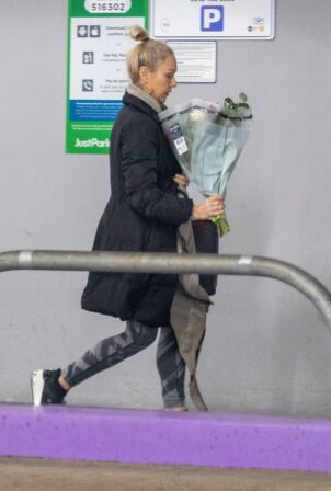 Kristina Rihanoff - Spotted with flowers while out in London