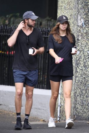 Ksenija Lukich - Shows off her bump with her husband in Sydney