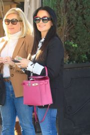 Kyle Richards - Has lunch with friends in Beverly Hills