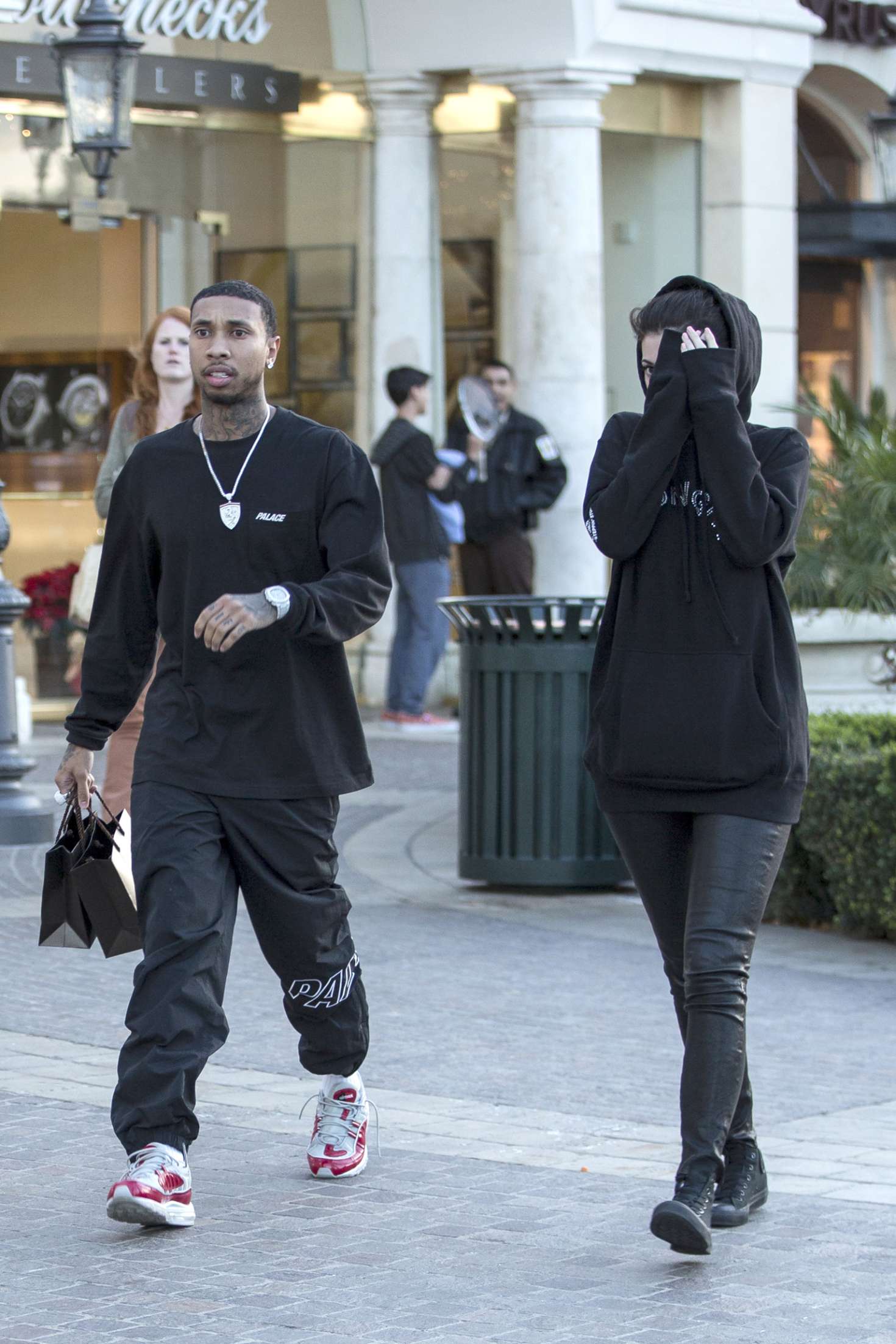 Kylie Jenner 2016 : Kylie Jenner Covers her face with Tyga -03