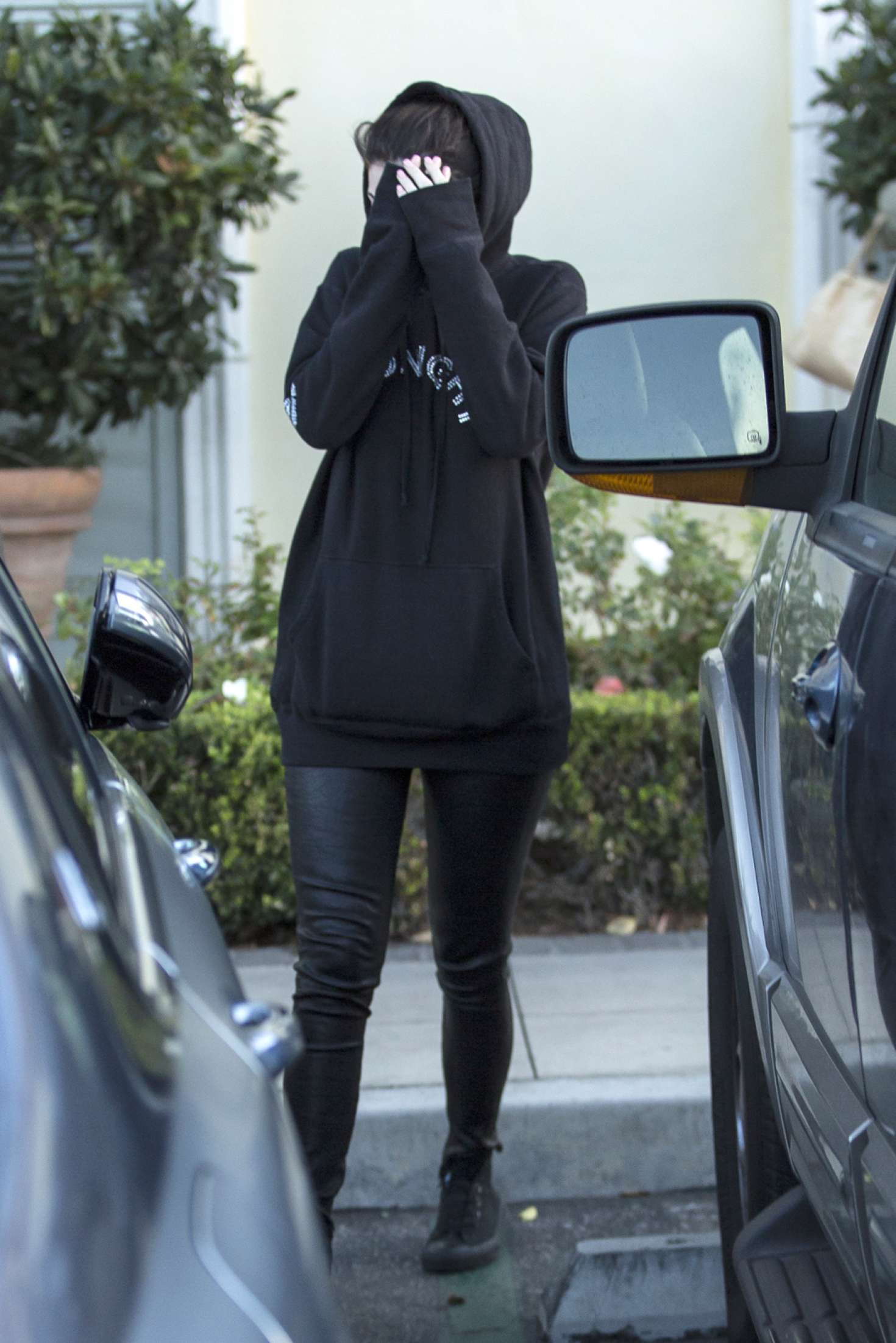 Kylie Jenner 2016 : Kylie Jenner Covers her face with Tyga -14