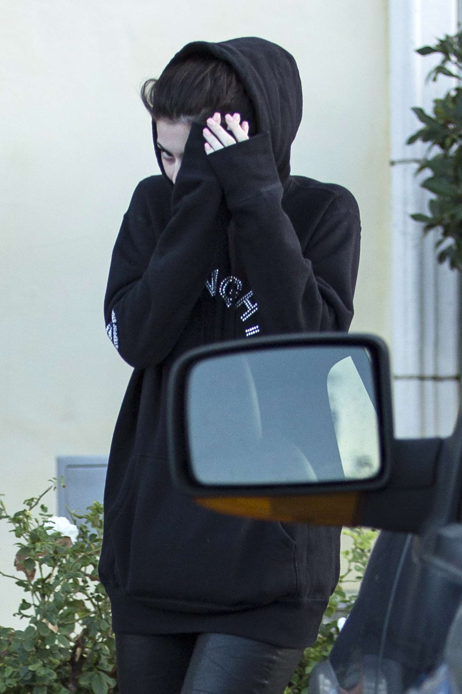 Kylie Jenner 2016 : Kylie Jenner Covers her face with Tyga -16