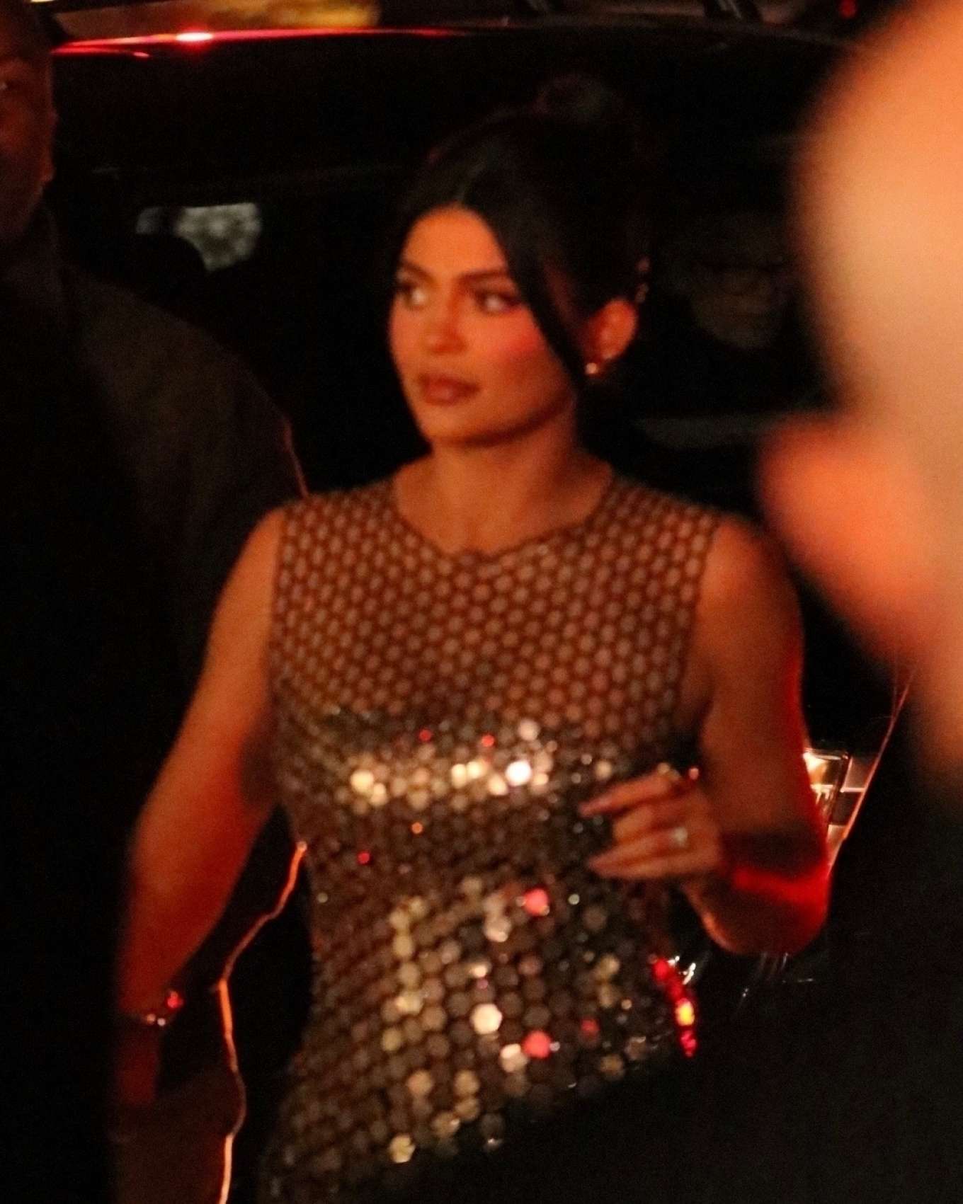 Kylie Jenner 2020 : Kylie Jenner in gold dress as she arrives to Tom Ford Fashion show-03
