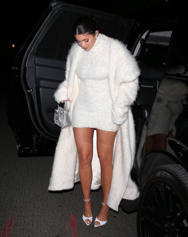 Kylie Jenner - In white out for dinner at The Nice Guy in Hollywood