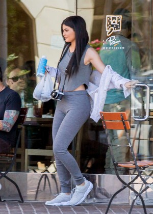 Kylie Jenner - Leaving Le Pain Quotidien in Calabasas