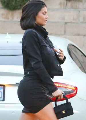 Kylie Jenner - Out for dinner with friends in Beverly Hills