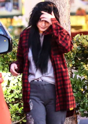 Kylie Jenner - Out in Calabasas