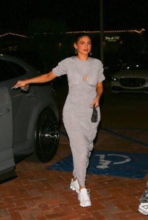 Kylie Jenner - Seen arriving at Lucky's in Malibu
