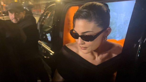 Kylie Jenner - Seen as she sign autographs as she exits the Siena Restaurant in Paris