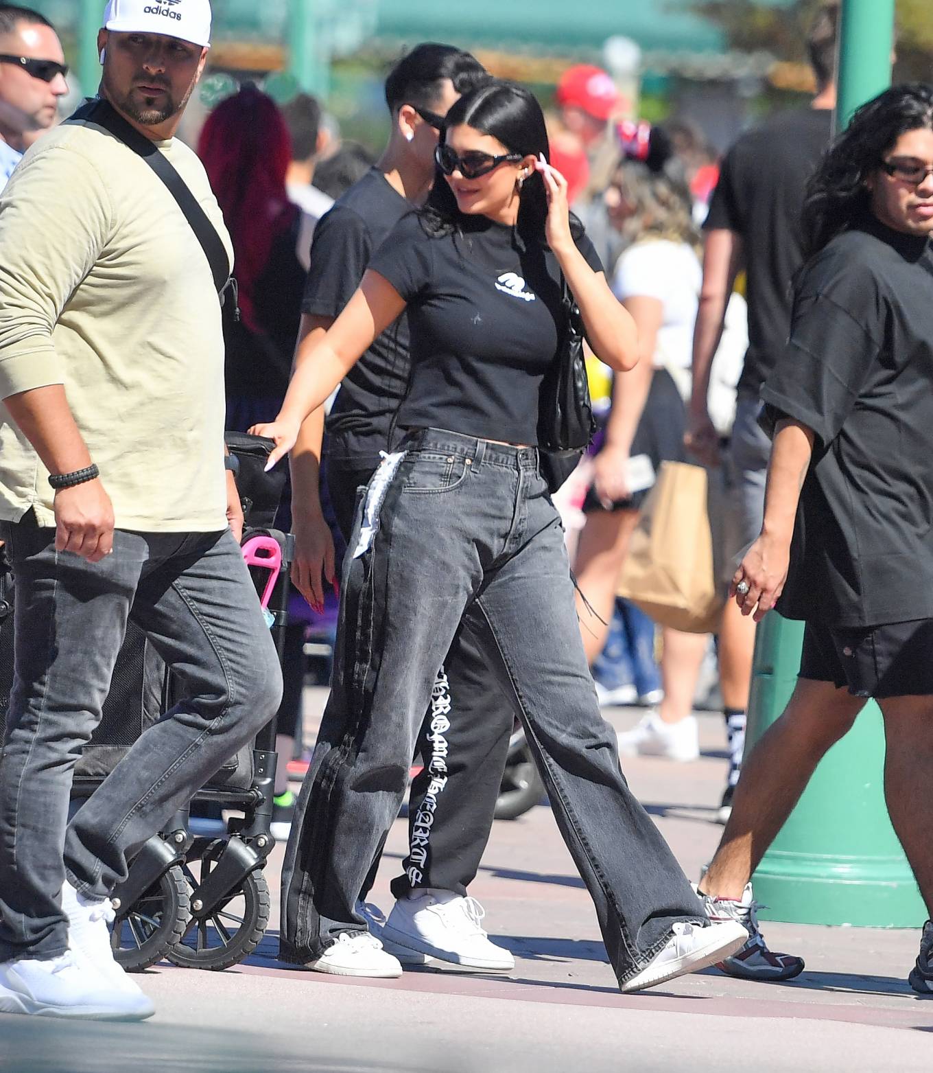 Kylie Jenner 2022 : Kylie Jenner – Seen at Disneyland Resort Park in Anaheim-17