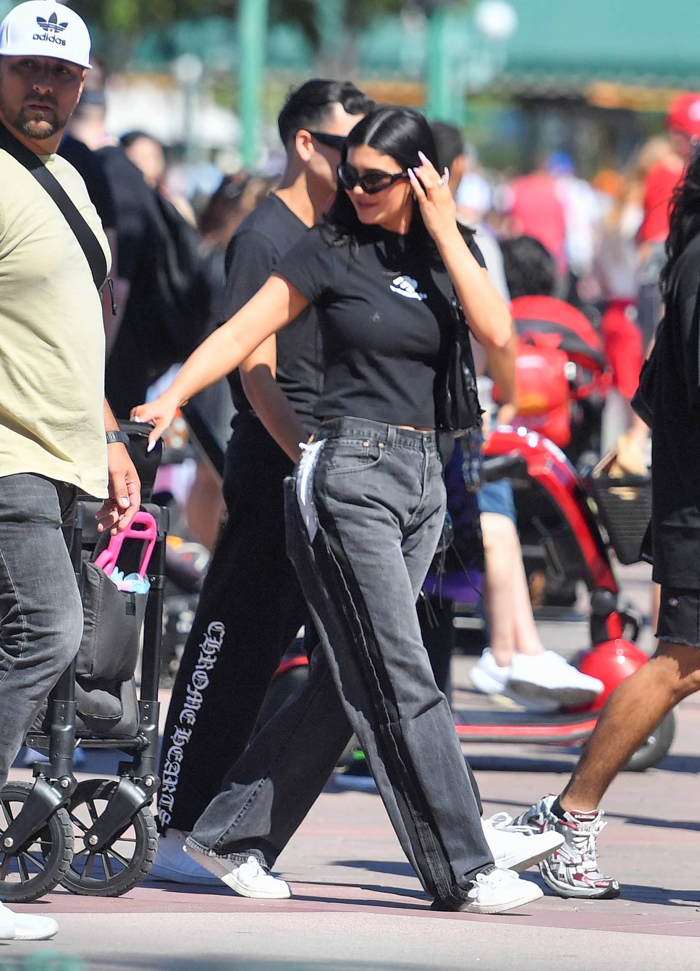 Kylie Jenner 2022 : Kylie Jenner – Seen at Disneyland Resort Park in Anaheim-25
