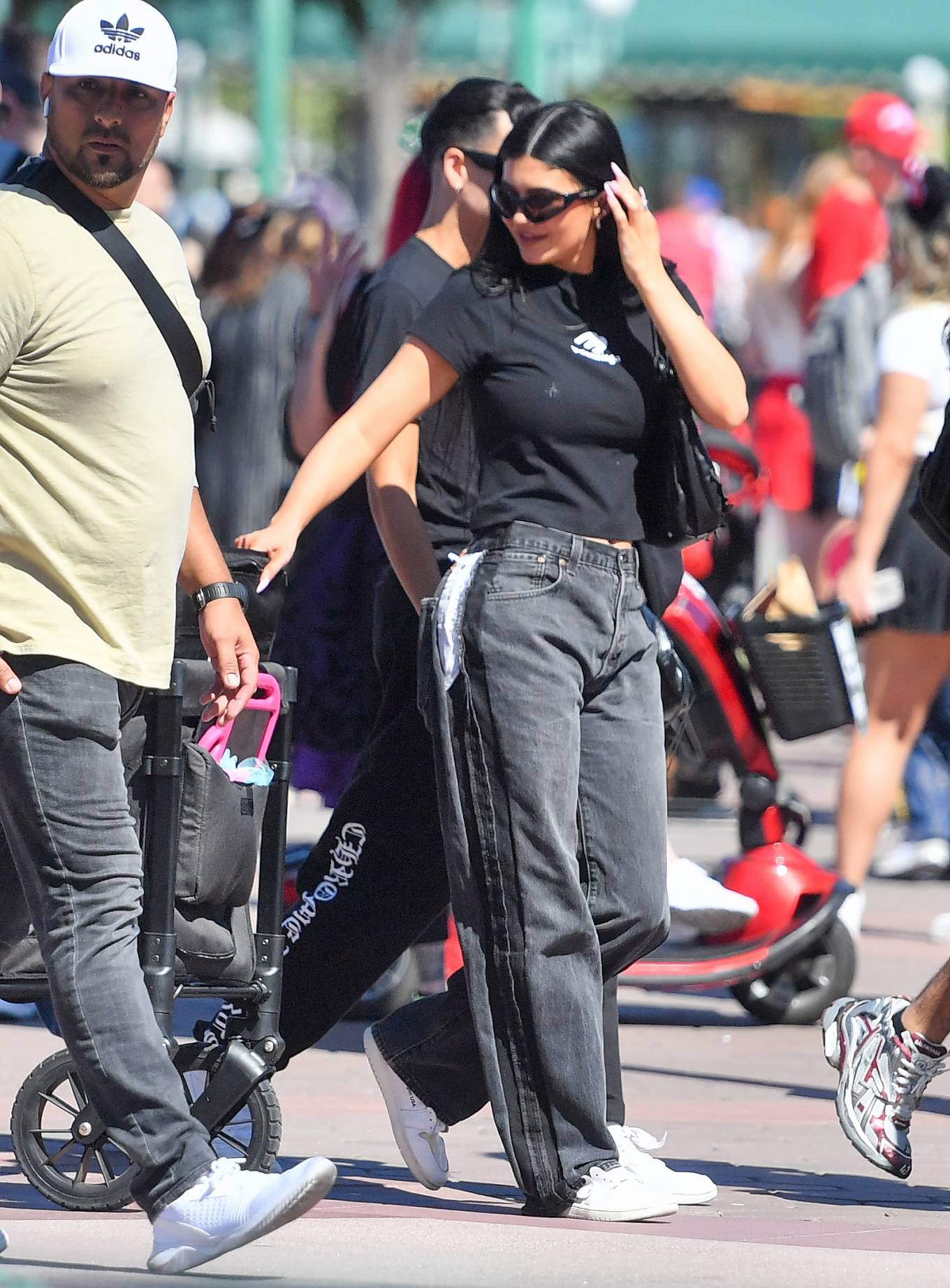 Kylie Jenner 2022 : Kylie Jenner – Seen at Disneyland Resort Park in Anaheim-27