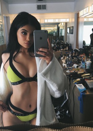 Kylie Jenner - Snapchat Pics