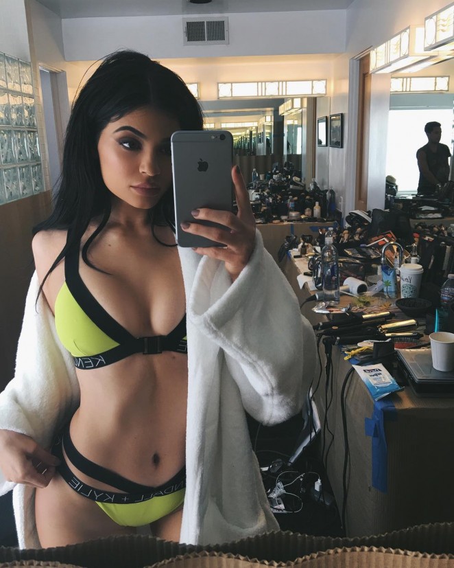 Kylie Jenner - Snapchat Pics