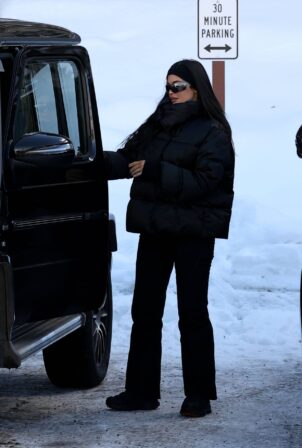 Kylie Jenner - Watches on as her daughter Stormi gets Ski lessons in Aspen