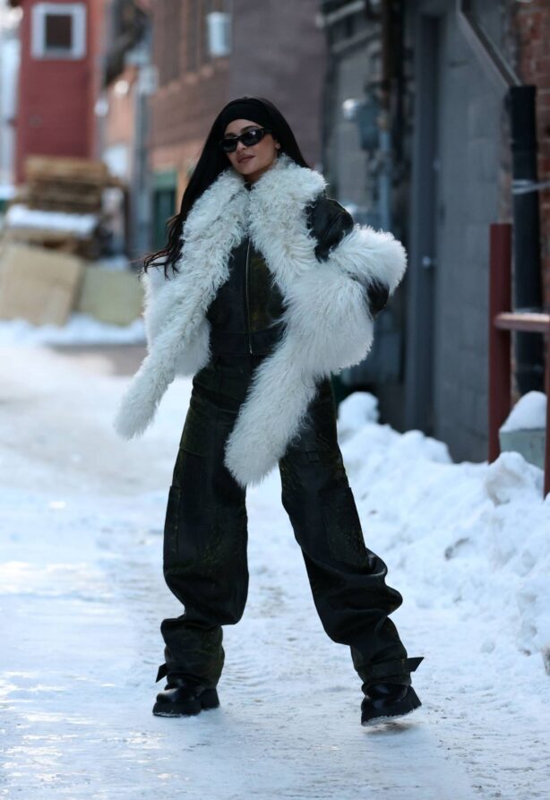 Kylie Jenner - With Kendall Jenner shopping at Prada in Aspen