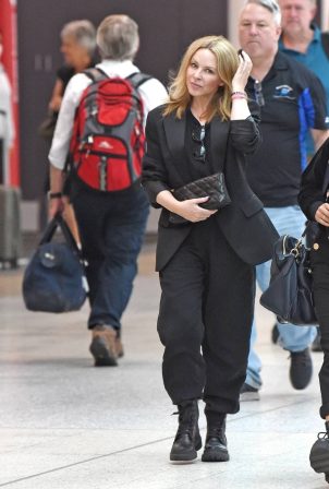Kylie Minogue - Arriving back in Melbourne in Sydney