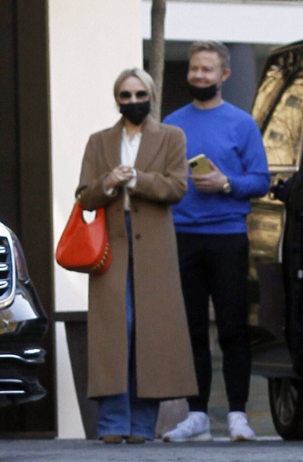 Kylie Minogue - Wearing a protective face mask while spotted in Milan