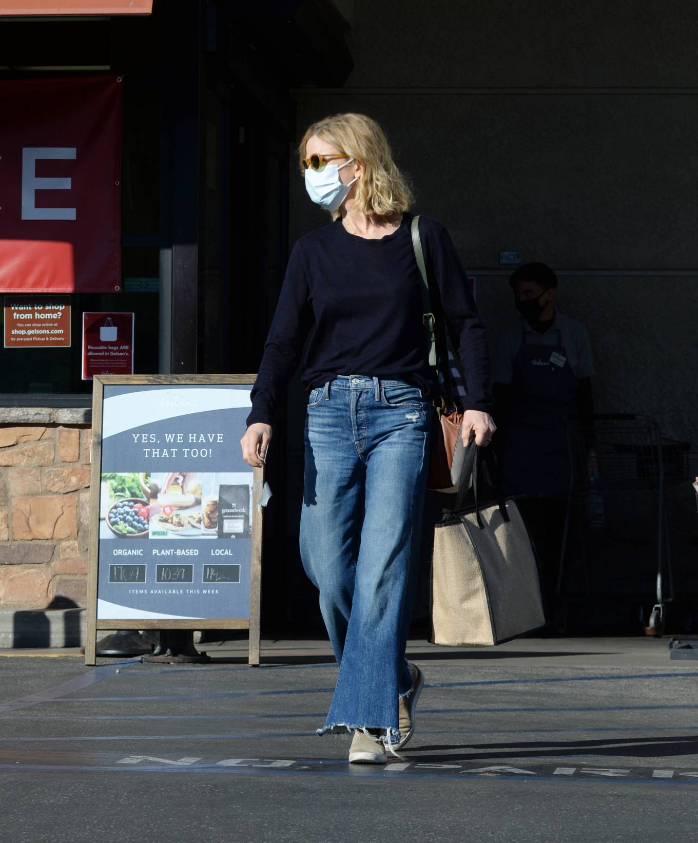Kyra Sedgwick – Grocery shopping at Gelsons in Los Angeles