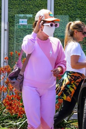 Lady Gaga - In pink spotted out for lunch in Malibu