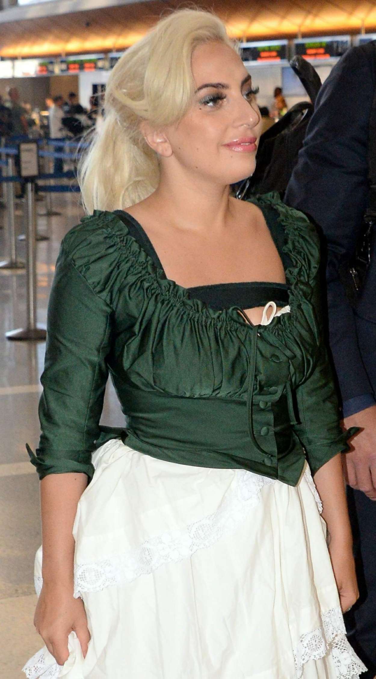 Lady Gaga 2015 : Lady Gaga: LAX Airport -09
