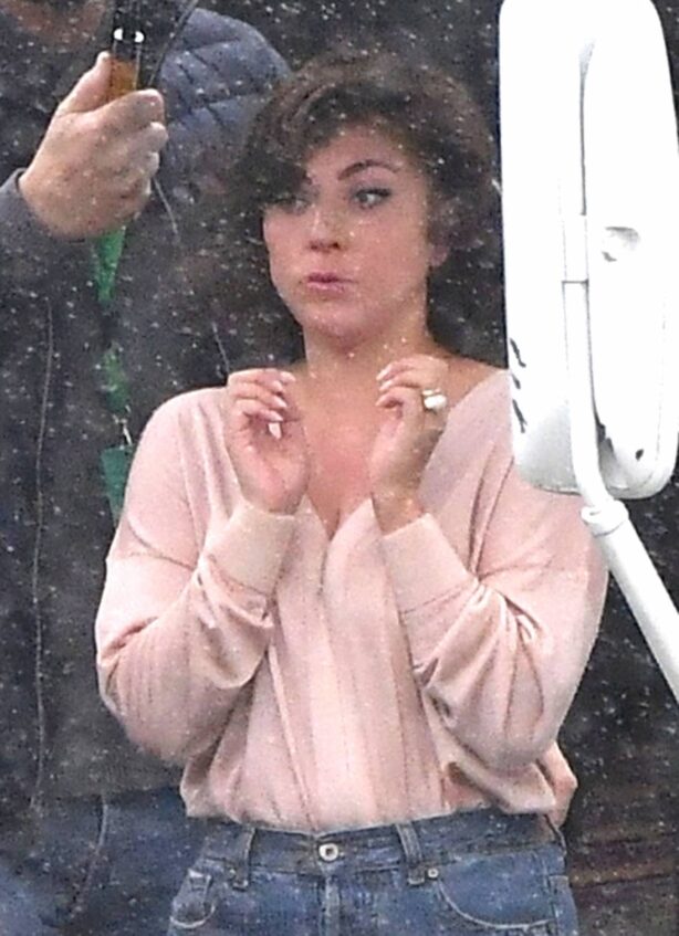 Lady Gaga - On rainy day on the set of 'House Of Gucci' in Rome