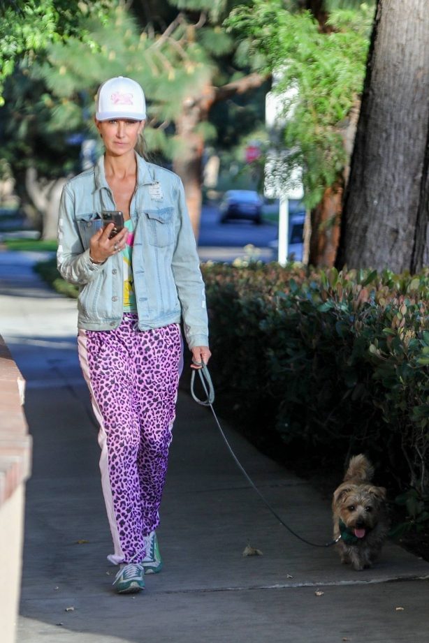 Lady Victoria Hervey - Walk with her dog in West Hollywood