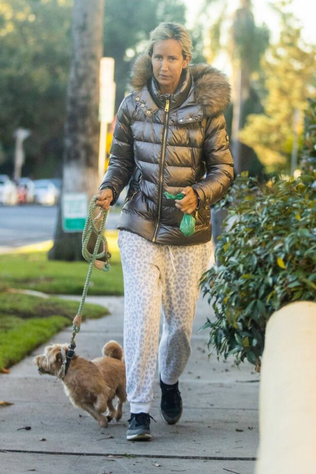 Lady Victoria Hervey - Walking her dog in Los Angeles