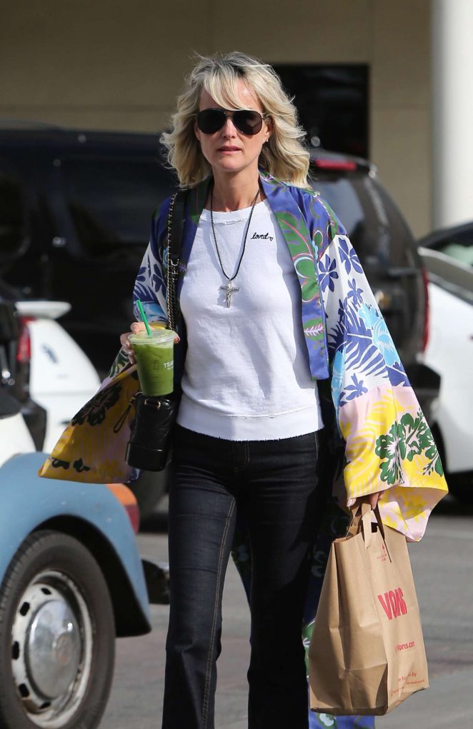Laeticia Hallyday - Shopping at Vons Market in Hollywood
