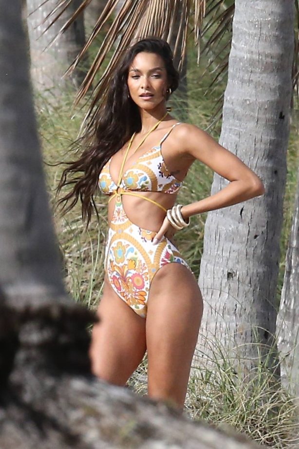 Lais Ribeiro - In a bikinis in Miami Beach