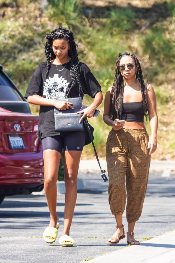 Lais Ribeiro - Out with a friend in Malibu