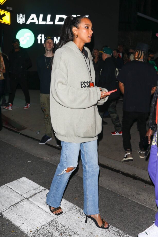 Lais Ribeiro - Seen after spending Sper Bowl eve at the Drake concert in West Hollywood