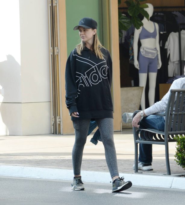 Lala Kent - Shows her baby bump at the Grove in Los Angeles