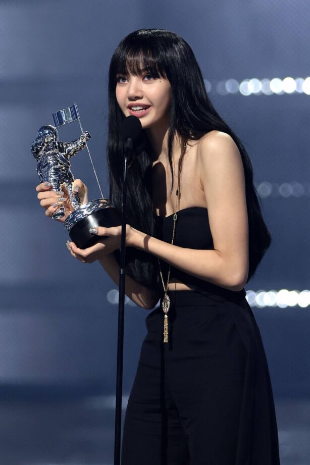 Lalisa Manoban - accepts the award for Best K-Pop at the 2022 MTV VMAs
