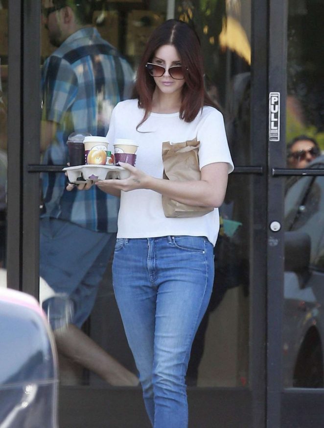 Lana Del Rey in Jeans at Western Bagel in Los Angeles