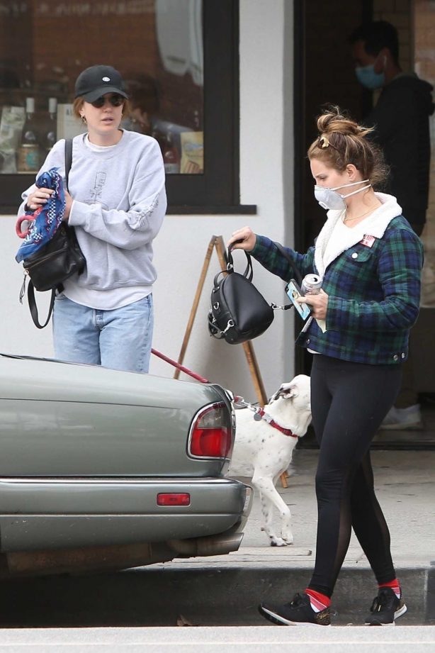 Lana Del Rey - Out with her sister Caroline Grant to run errands through Los Angeles