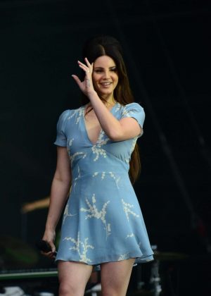 Lana Del Rey Performs at Lollapalooza in Paris