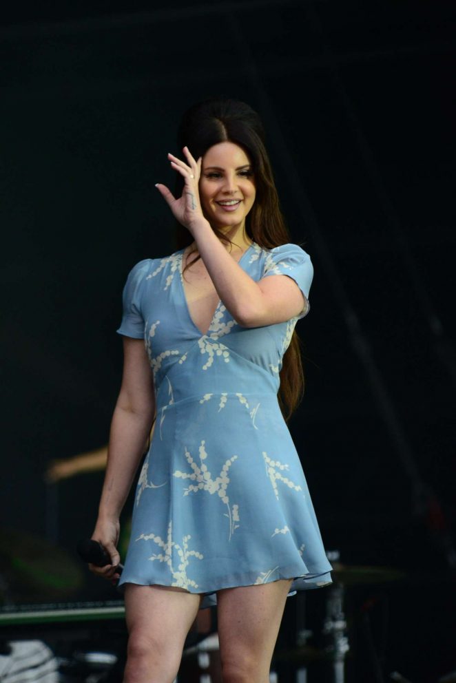 Lana Del Rey Performs at Lollapalooza in Paris