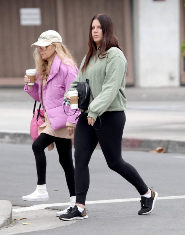 Lana Del Rey - Seen with her mother in Los Angeles