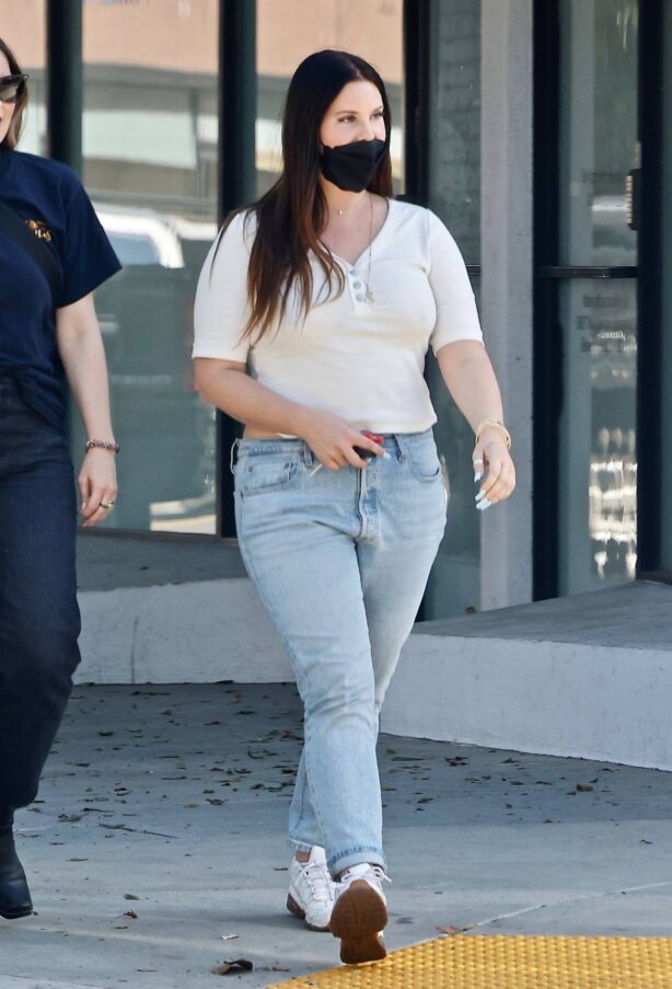 Lana Del Rey - Shopping candids at a toy store in Beverly Hills