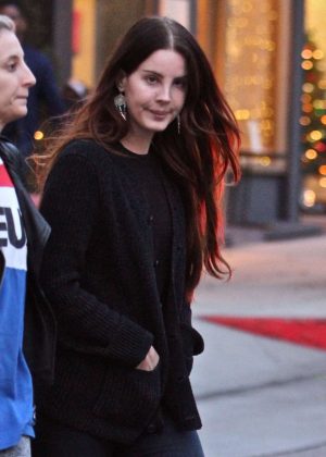 Lana Del Rey - Shopping for Christmas in Beverly Hills