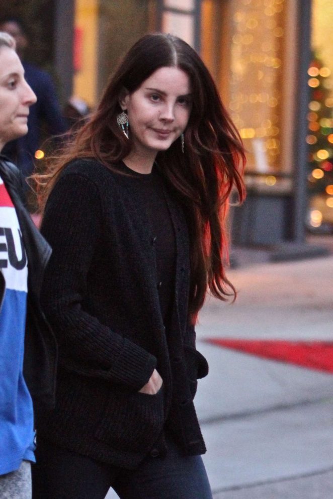 Lana Del Rey - Shopping for Christmas in Beverly Hills