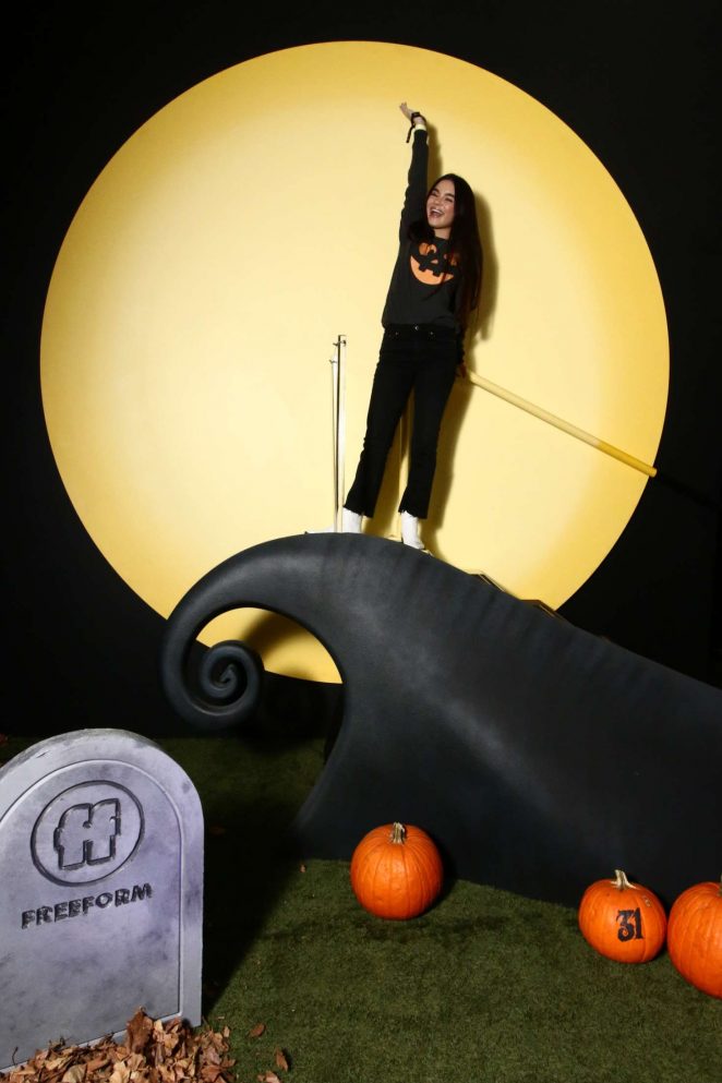 Landry Bender - Freeform Halloween House Photo Booth
