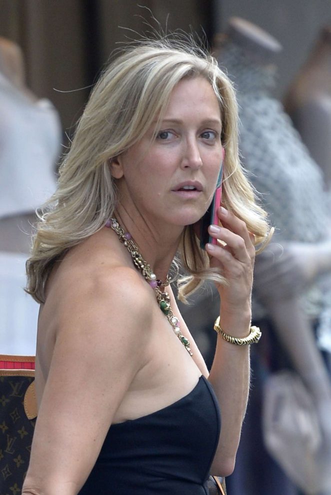 Lara Spencer without make-up out in New York City