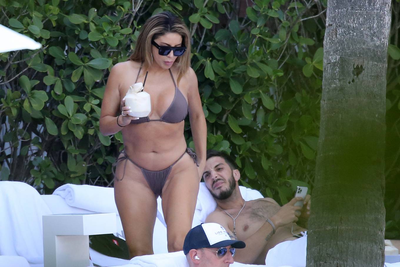 Larsa Pippen 2021 : Larsa Pippen - In a bikini with a mystery man by the po...